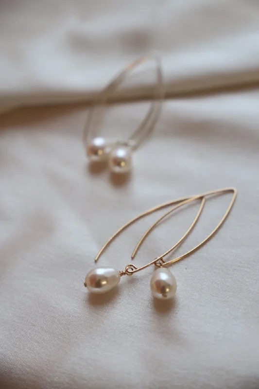 Earrings For Flash Looks-FRESHWATER PEARL DROP EARRINGS