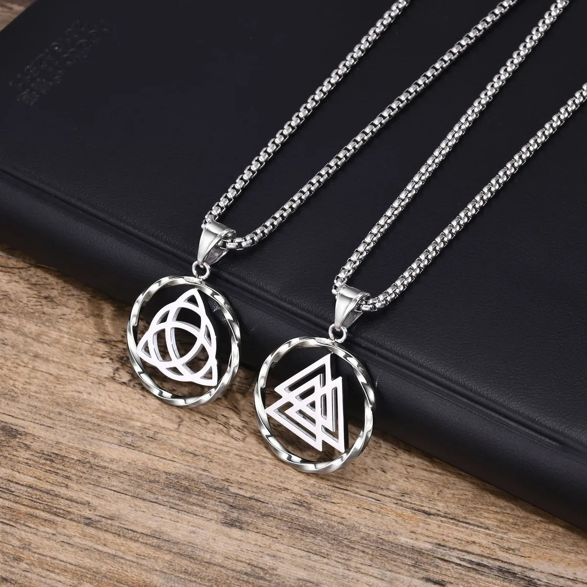 Necklaces For Thick Days-Wholesale Simple Style Triangle Solid Color Stainless Steel Plating Hollow Out 18k Gold Plated Pendant Necklace