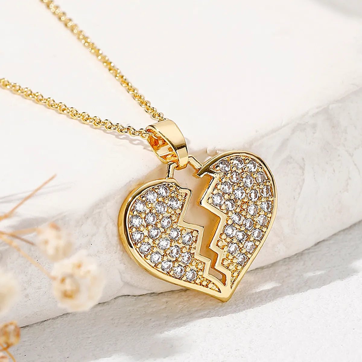 Necklaces For Trip Looks-Elegant Romantic Letter Heart Shape Copper Plating Hollow Out Inlay Zircon Pendant Necklace