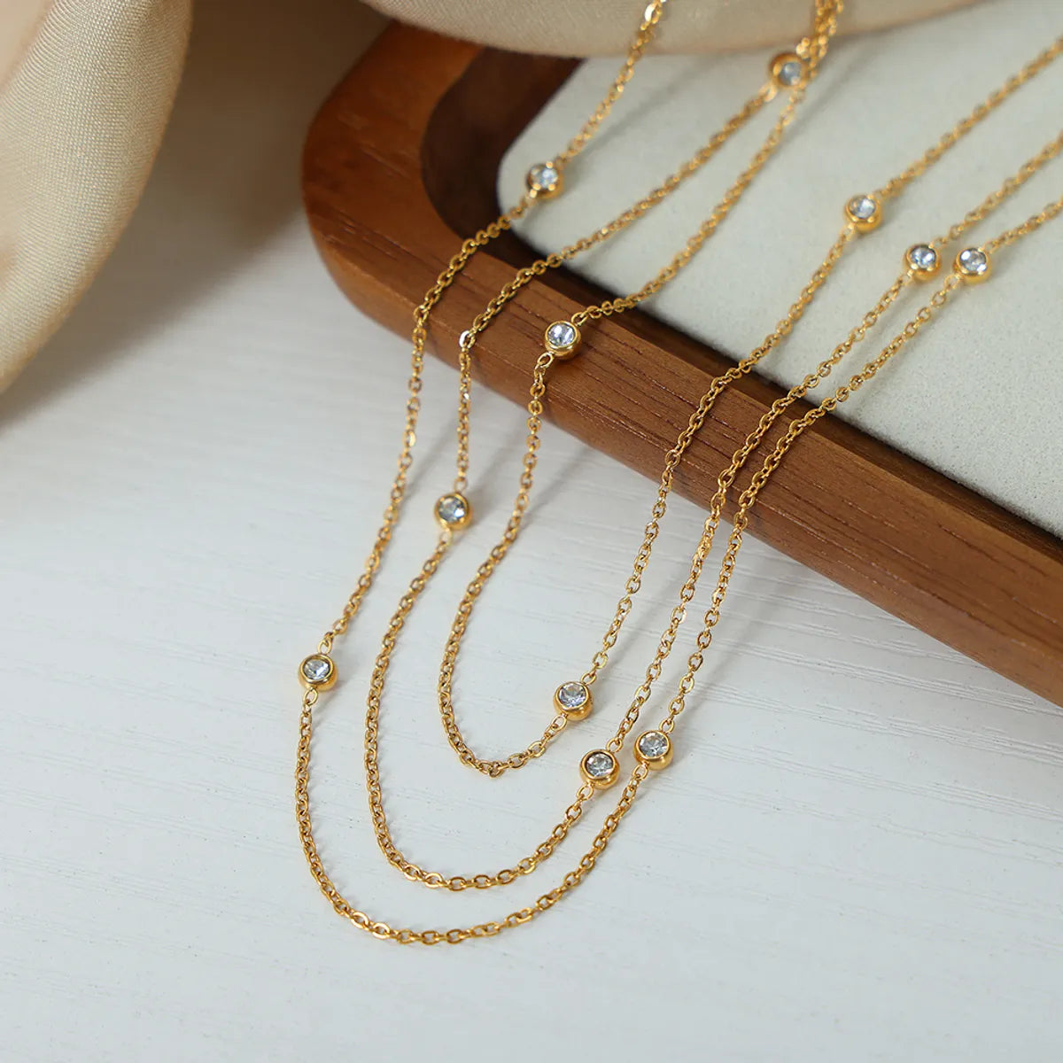 Necklaces With Wide Links-Elegant Lady Solid Color Titanium Steel Plating Inlay Zircon 18k Gold Plated Necklace