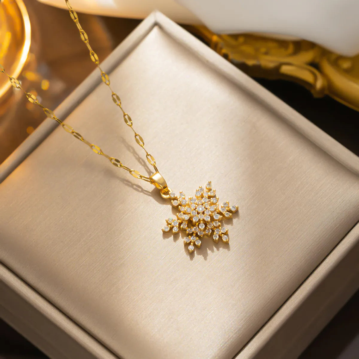 Necklaces For Loud Glow-Simple Style Snowflake Stainless Steel Plating Inlay Zircon 18k Gold Plated Pendant Necklace