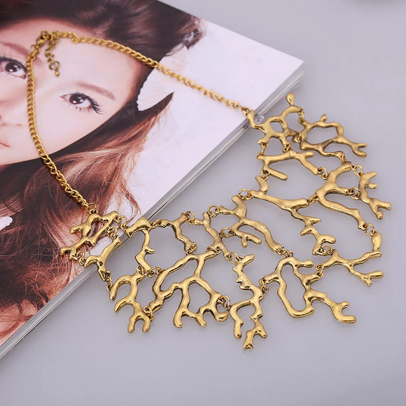 Necklaces For Big Days-Retro Exaggerated Coral Alloy Plating Women's Necklace