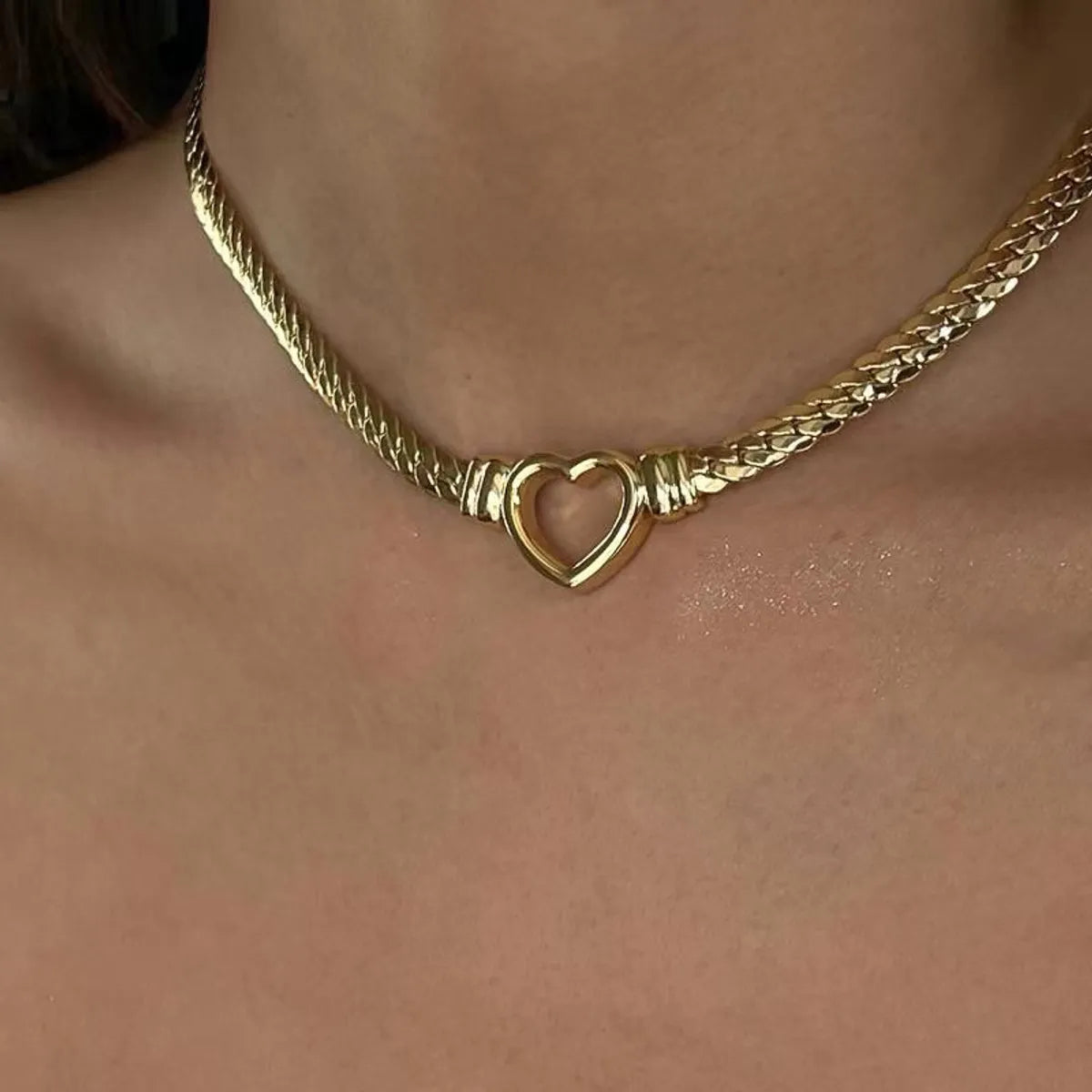 Necklaces For Plunge Necklines-Streetwear Heart Shape Titanium Steel Plating Choker