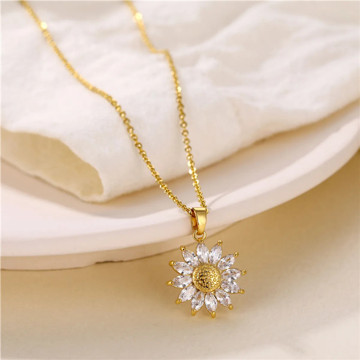 Necklaces For Dim Glow-Stainless Steel Brass Fashion Inlay Flower Zircon Pendant Necklace