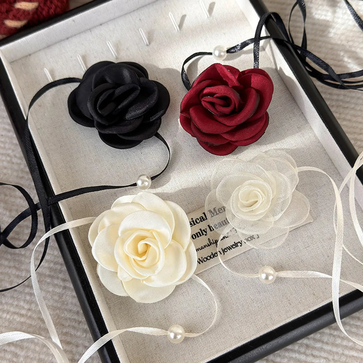 Necklaces For Thin Builds-Elegant Modern Style Flower Cloth Halloween Christmas Valentine's Day Women's Necklace