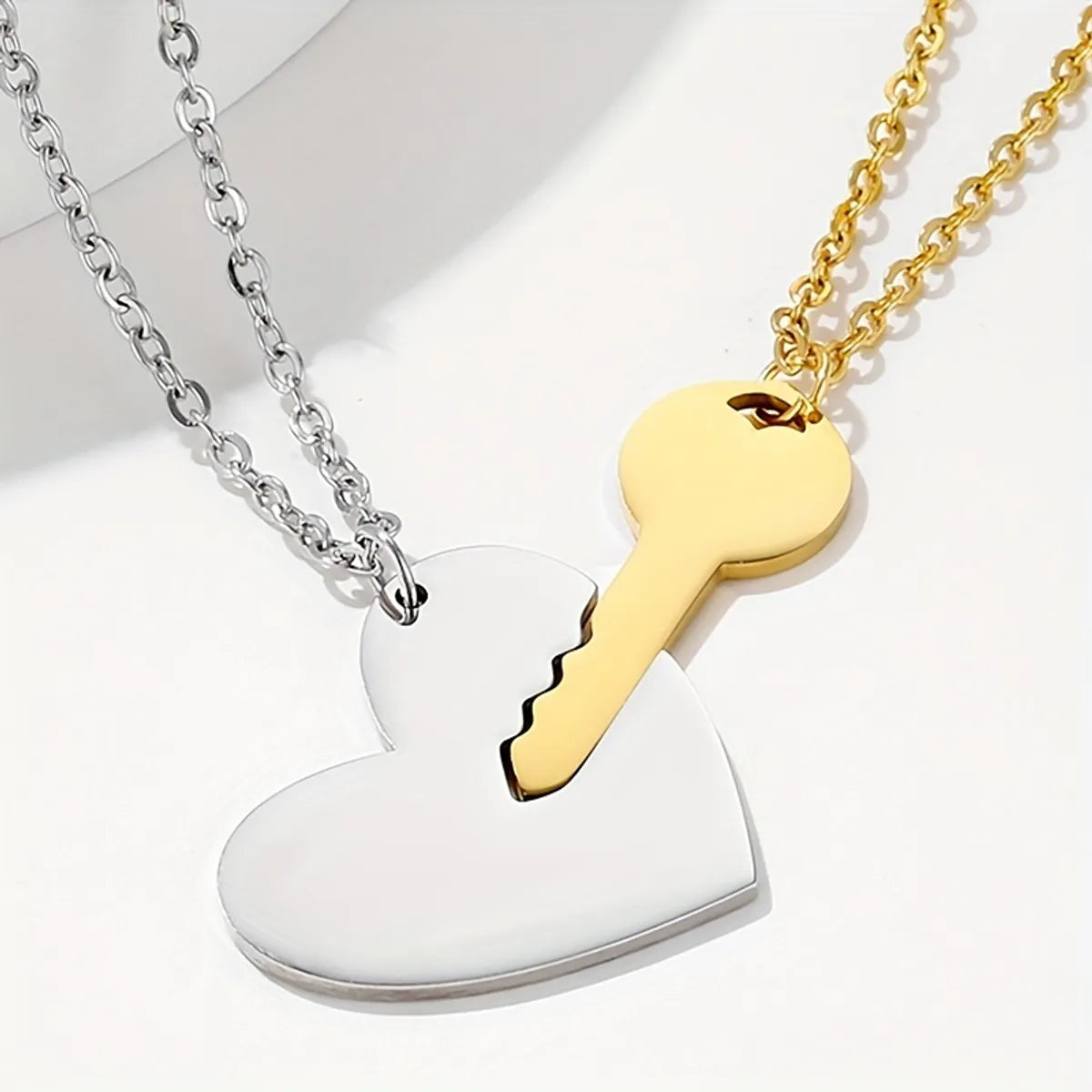 Necklaces For Tan Tones-Simple Style Heart Shape Key Stainless Steel Plating 18k Gold Plated Pendant Necklace